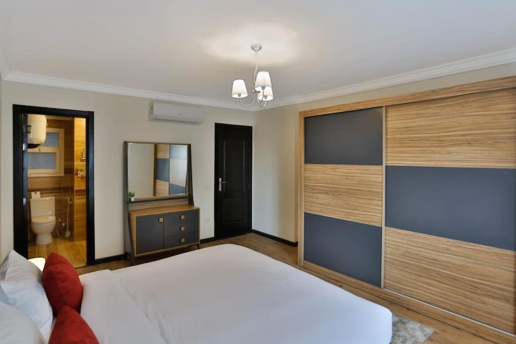 Parkside Boutique 3 Bbr Serviced Apartment - Ocean Blue - Near Airport Cairo Exterior foto